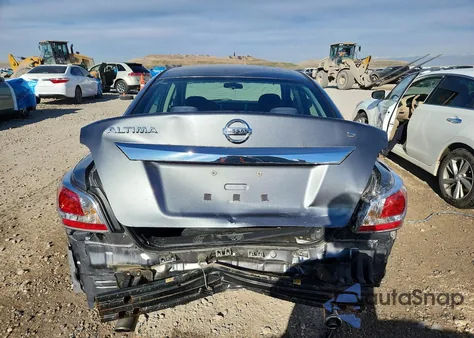 2015 Nissan Altima 2.5 z USA, uszkodzony, nr VIN 1N4AL3AP6FN388054